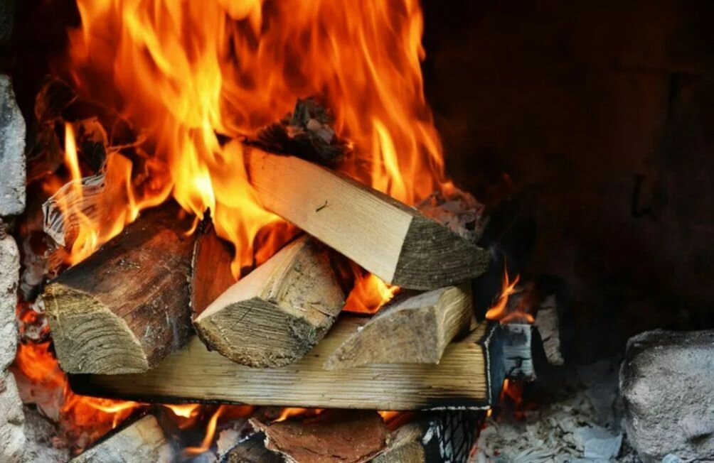 Jak správně rozdělat oheň v krbu