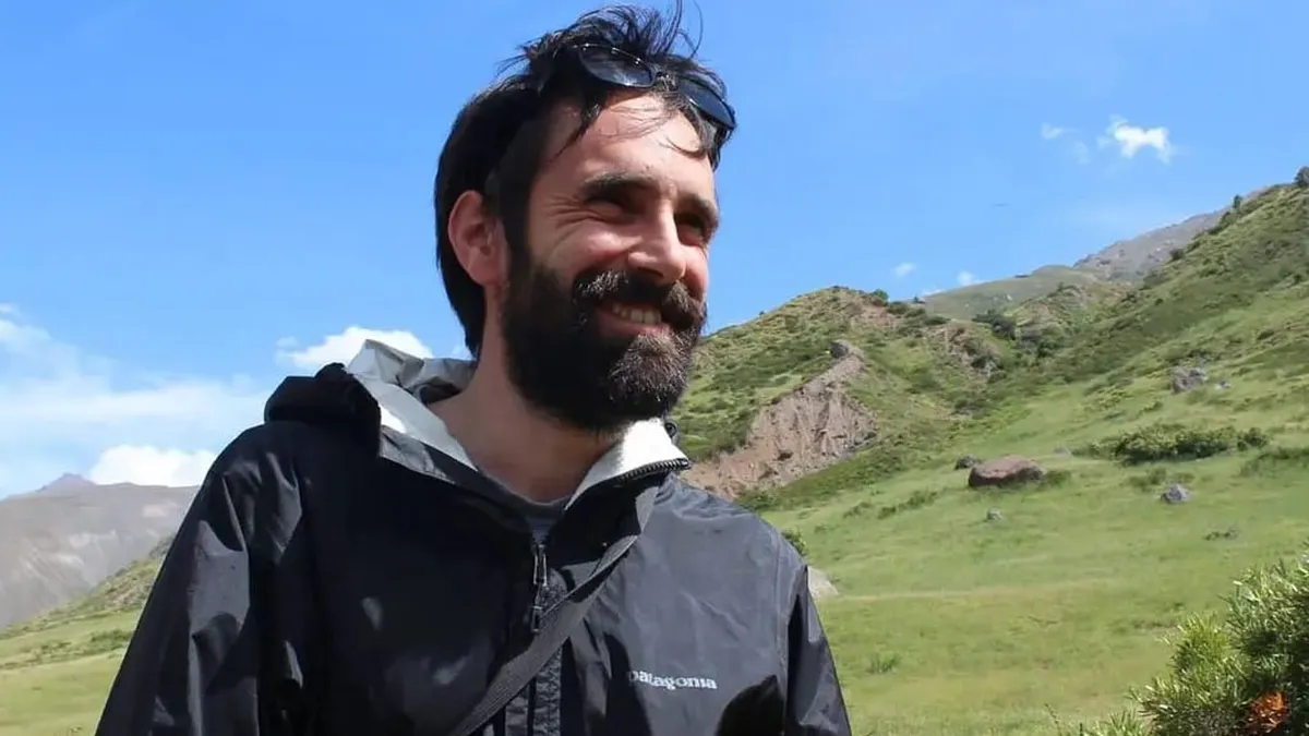 Vědci zkoumají, zda jsou voda, plyny a popel z vulkánu Piteroa příčinou znečištění.