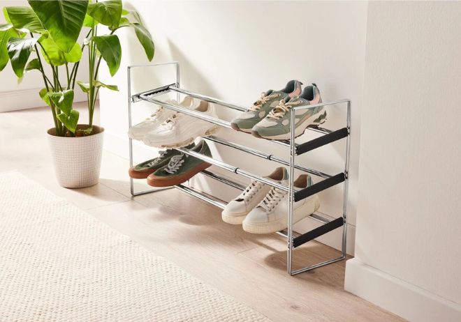 Fronty v Lidlu, aby sehnali levný věšák na oblečení, který navždy nahradí skříně