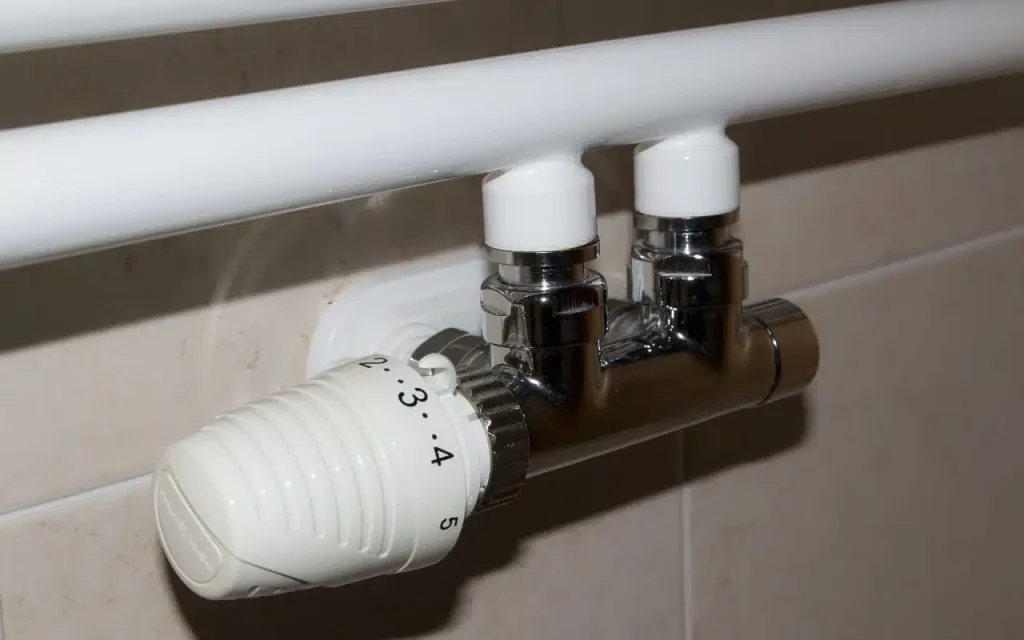 Zůstaňte v teple i tuto zimu: 10 jednoduchých způsobů, jak snížit náklady na vytápění