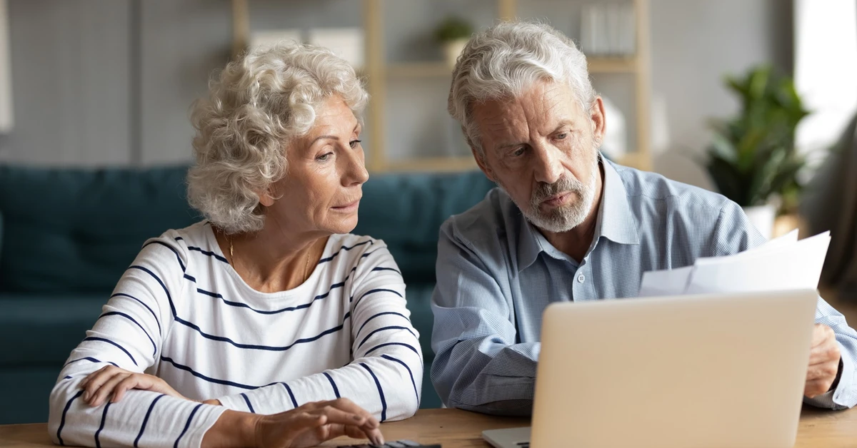 Kolik jste museli naspořit ve věku 40, 50 a 60 let, abyste mohli bezstarostně žít na důchodu? Zde je celková částka.