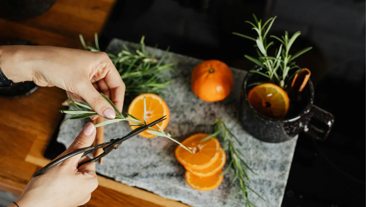 Co se stane, když uvaříte rozmarýn s pomerančem?