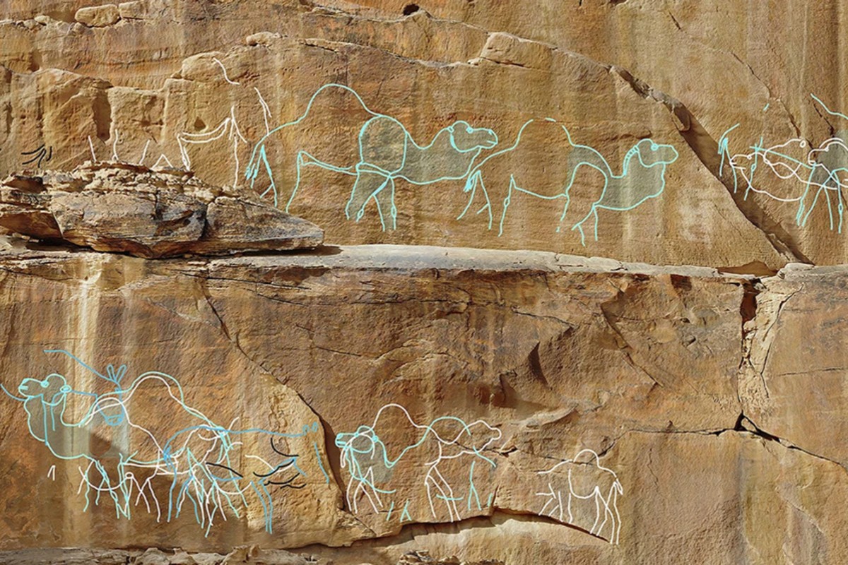 Bezprecedentní objev: před 12 000 lety lidé kreslili obří velbloudy, aby označili místa, kde byla voda