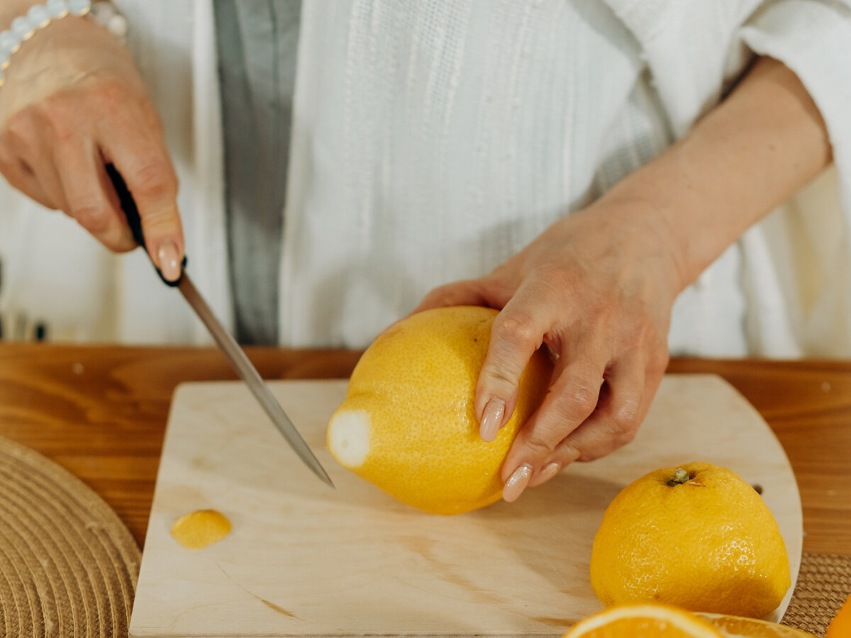 Vaření citronové kůry s bobkovým listem doma: k čemu to je dobré a jaké jsou výhody
