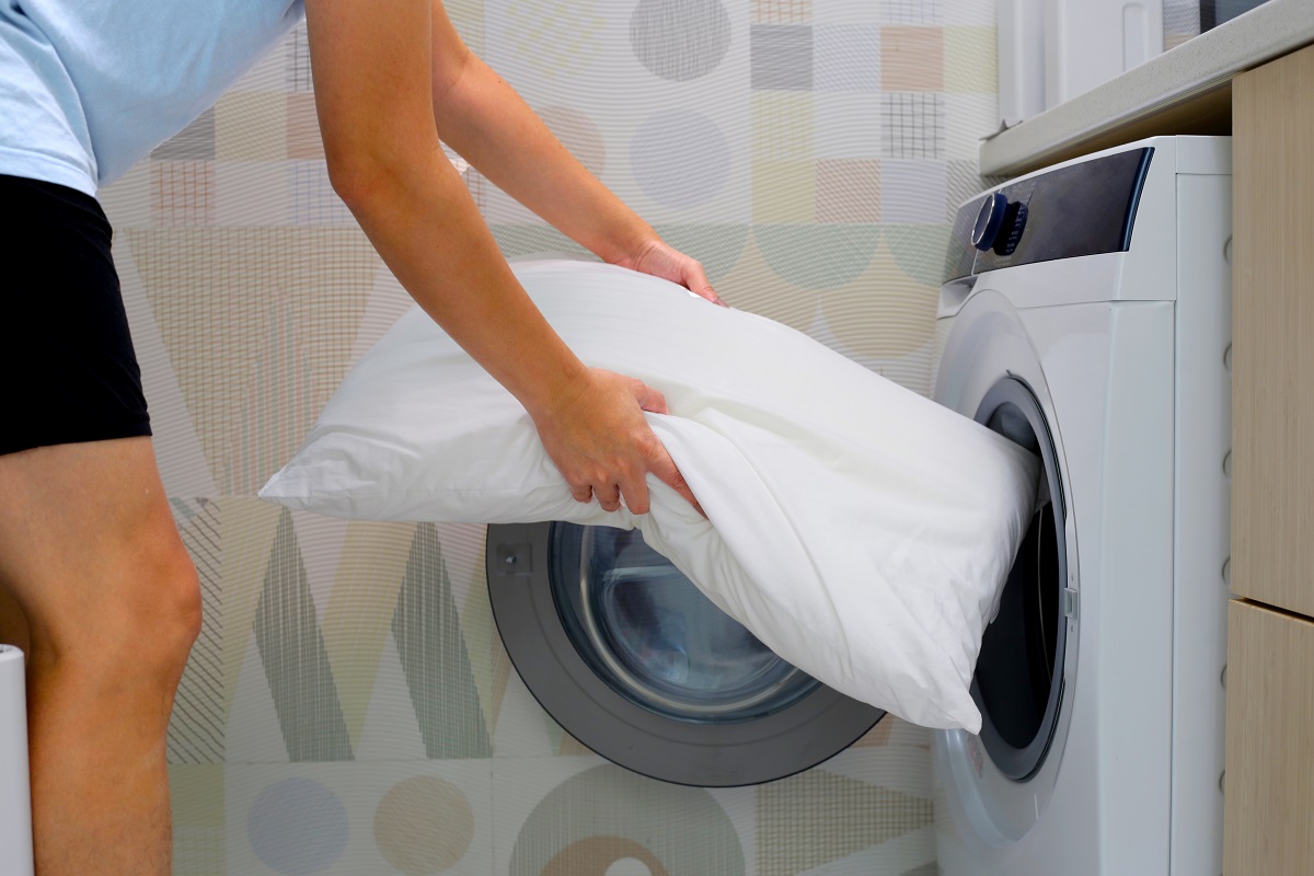 Nejefektivnější způsob mytí polštáře. Bude vonět svěžest a ztratil jeho měkkost