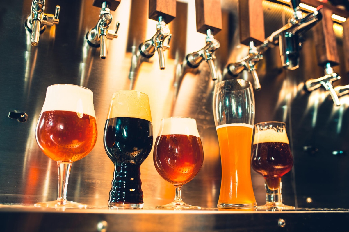 Britští vědci vynalezli „pivo budoucnosti“: neobsahuje alkohol, nezpůsobuje kocovinu, ale opojí.