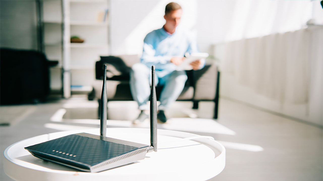 Kam umístit WiFi router, aby internet fungoval ve všech místnostech?