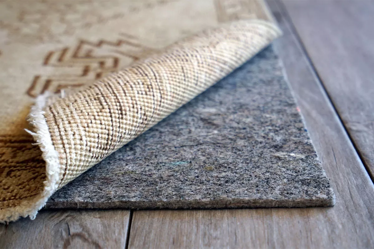 Nemusíte měnit podlahu, abyste zůstali v teple: 3 jednoduché kroky, které okamžitě promění vaše studené místnosti