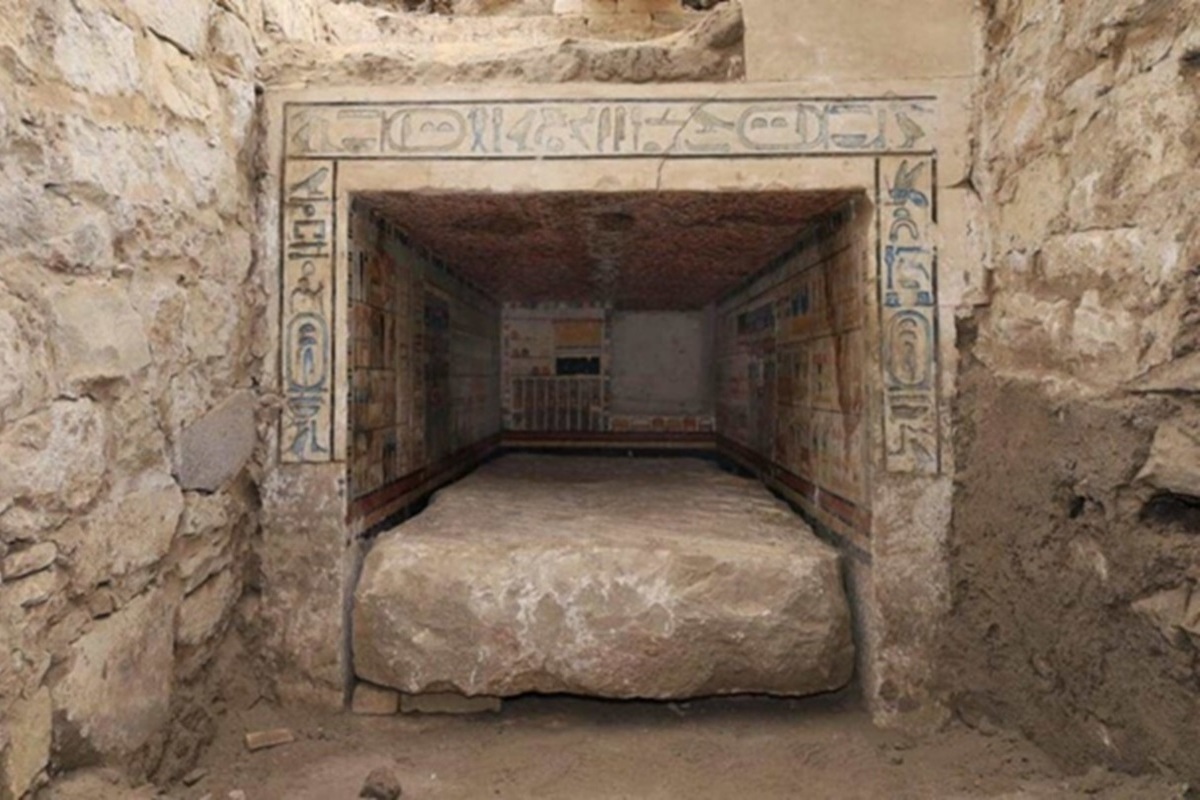 Archeologové objevili čtvrt milionu sošek ve starověké hrobce. Říká se, že „fungují“ v posmrtném životě.