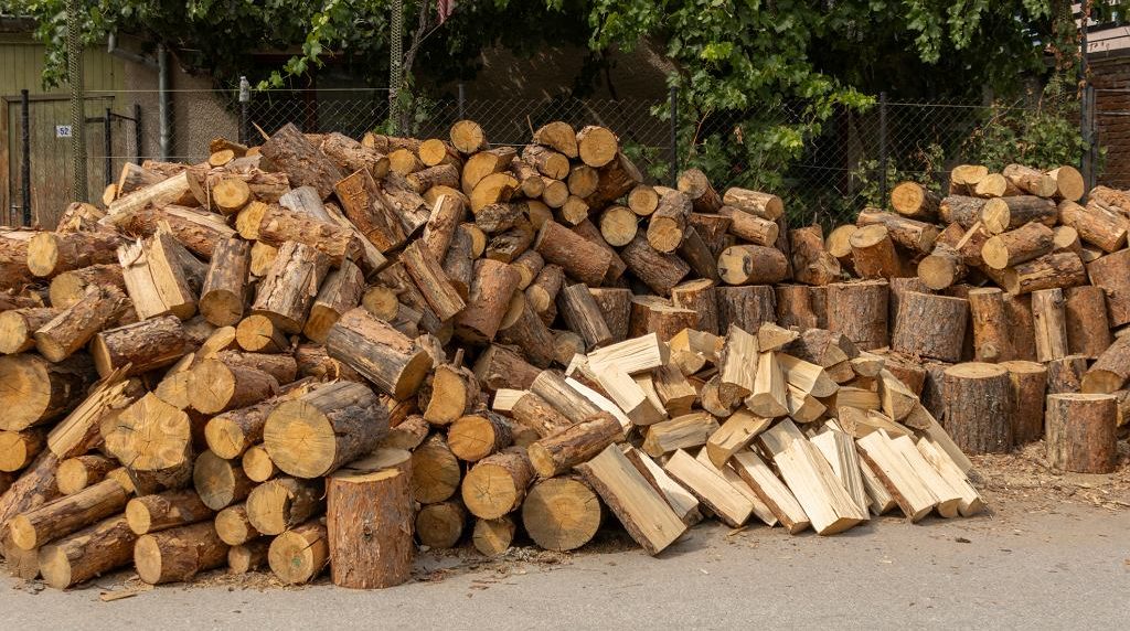 Dva roky čekání? To je příliš dlouho. Jednoduchý trik pomůže dřevu vyschnout mnohem rychleji.
