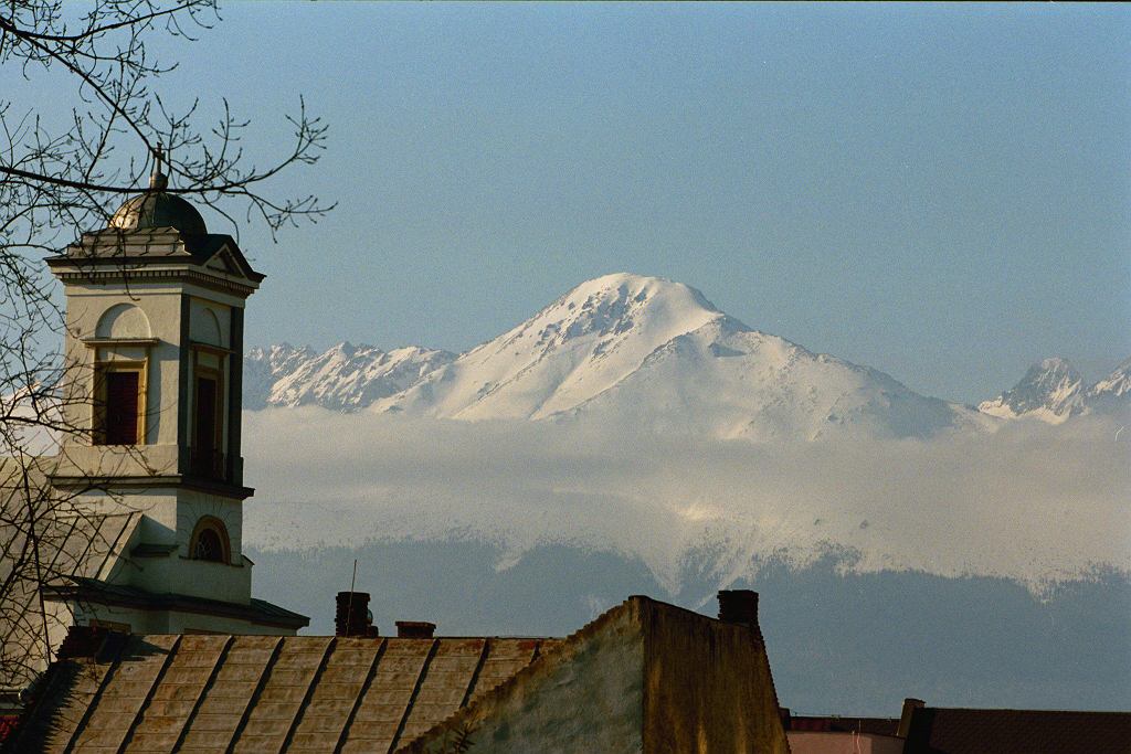 Nachází se nedaleko , ale málokdo ho navštěvuje. Jeho staré město je zapsáno na seznamu světového dědictví UNESCO.