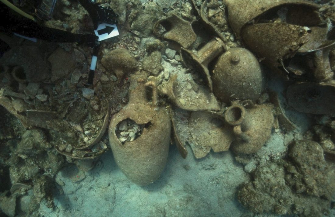 Pod vodami jezera Mezzano bylo objeveno více než 600 dřevěných sloupů, které označují strukturu starověké vesnice, a také četné předměty z doby bronzové.