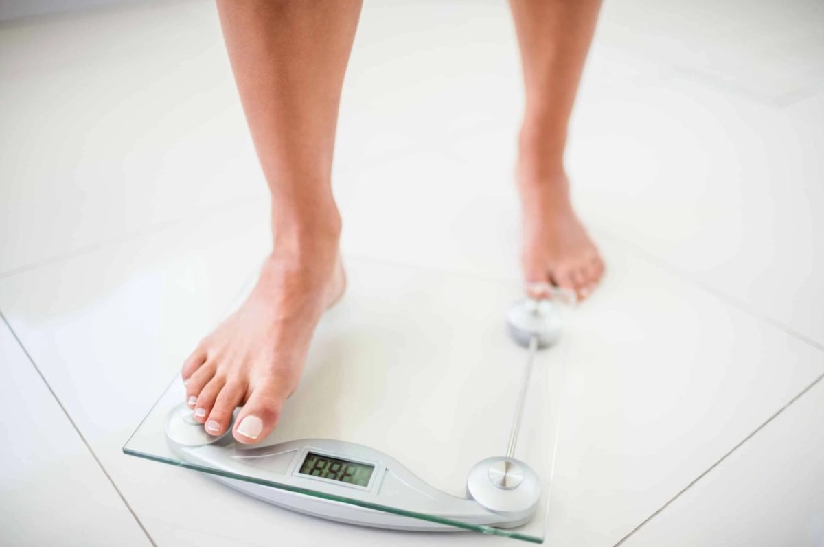 Osobní trenér: „Chůze po dobu 30 minut denně po dobu sedmi dnů vám může pomoci spálit 700 až 1400 kalorií týdně.“