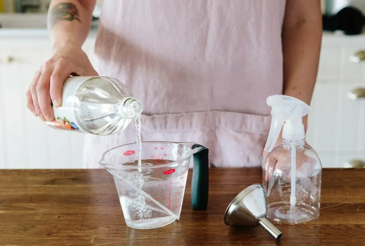 Směs octa a peroxidu vodíku: k čemu slouží, jaké jsou její výhody a proč se doporučuje?