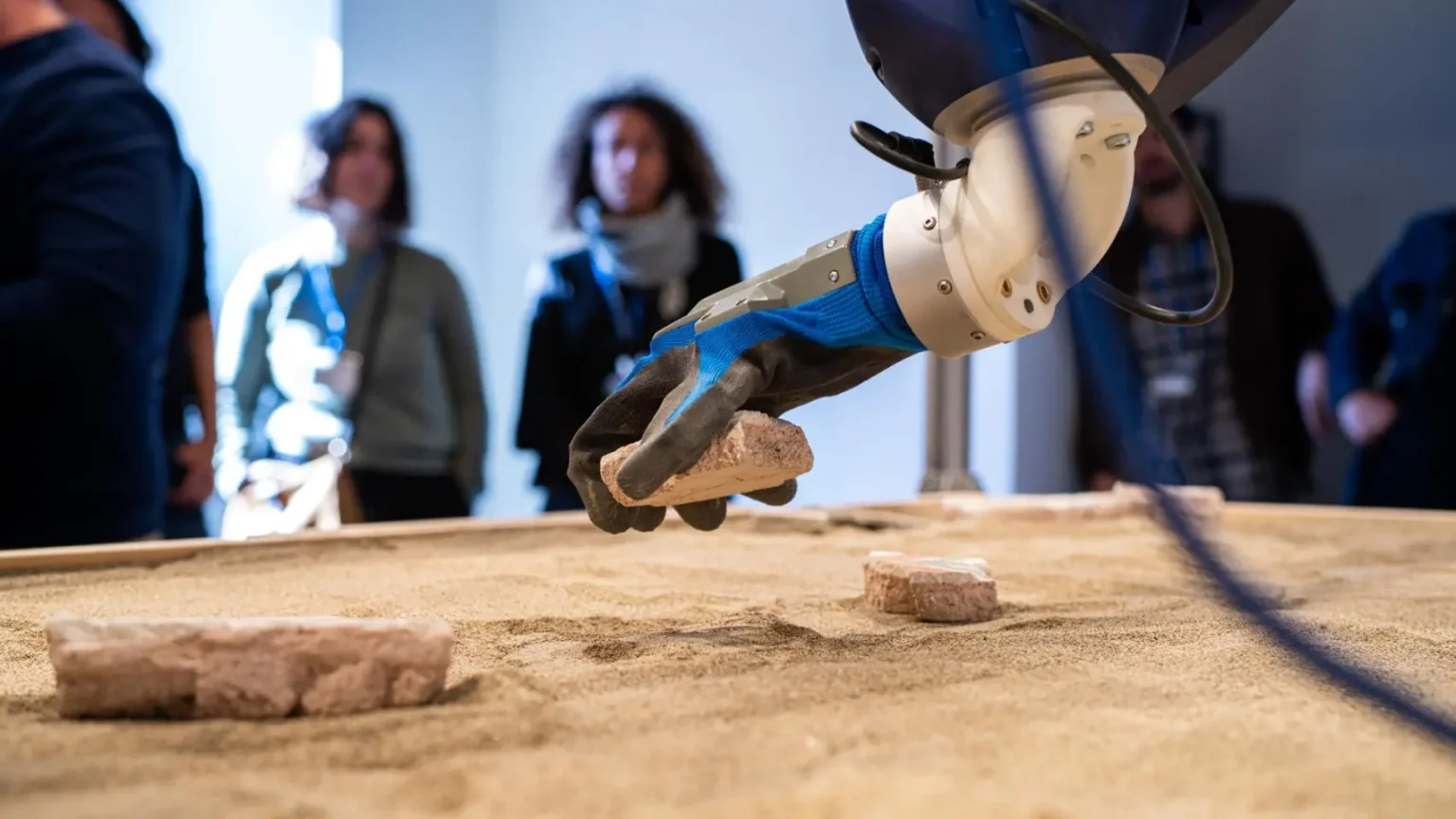 Robot s umělou inteligencí pomáhá archeologům rekonstruovat fresky z Pompejí