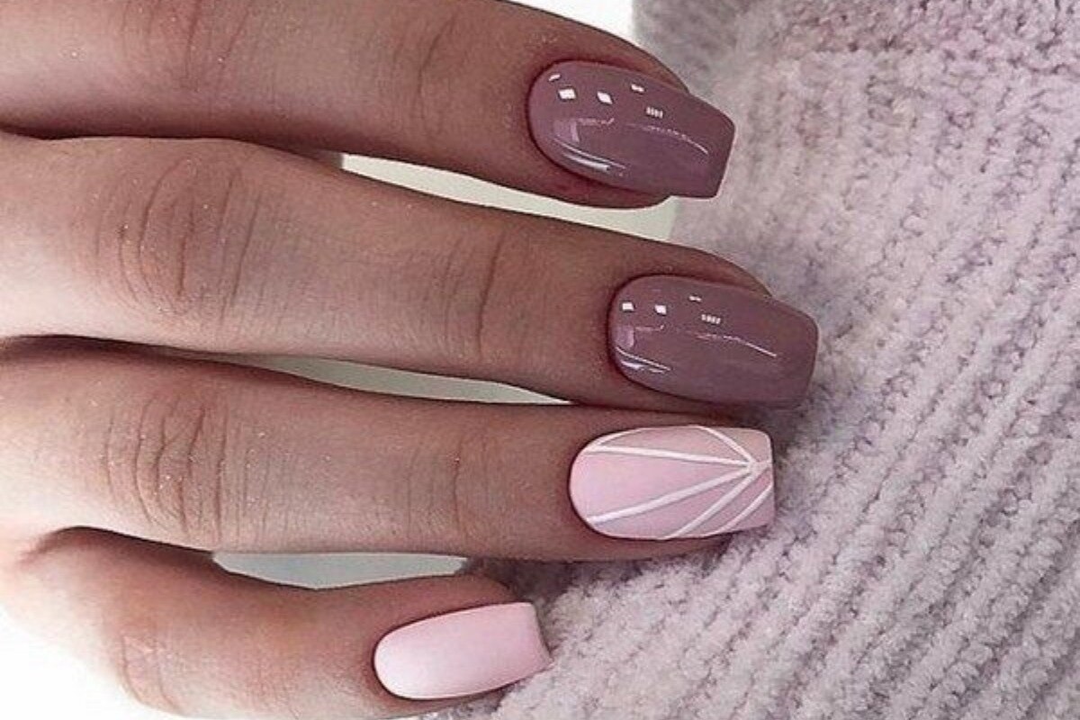 Ještě nemáte připravené nehty na Vánoce a Nový rok? Pak si vyberte tento manikúru.