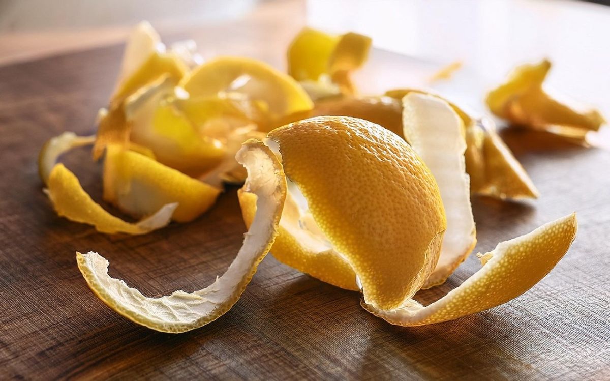 Mytí rukou citronovou kůrou: proč to dělat a jaké jsou výhody?