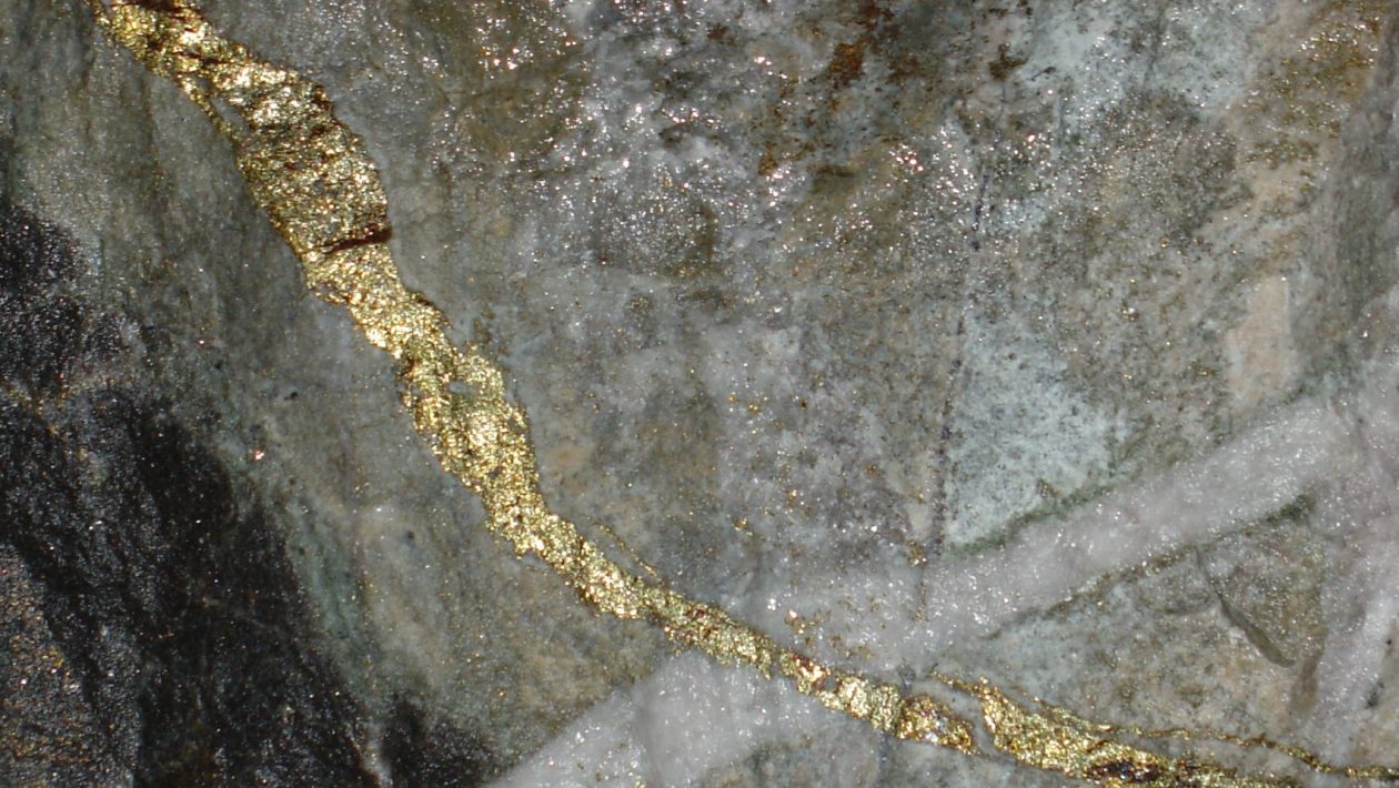 Geologové tomu nemohou uvěřit: výzkumy ukazují, že zemětřesení mohou generovat zlaté nugety prostřednictvím křemene