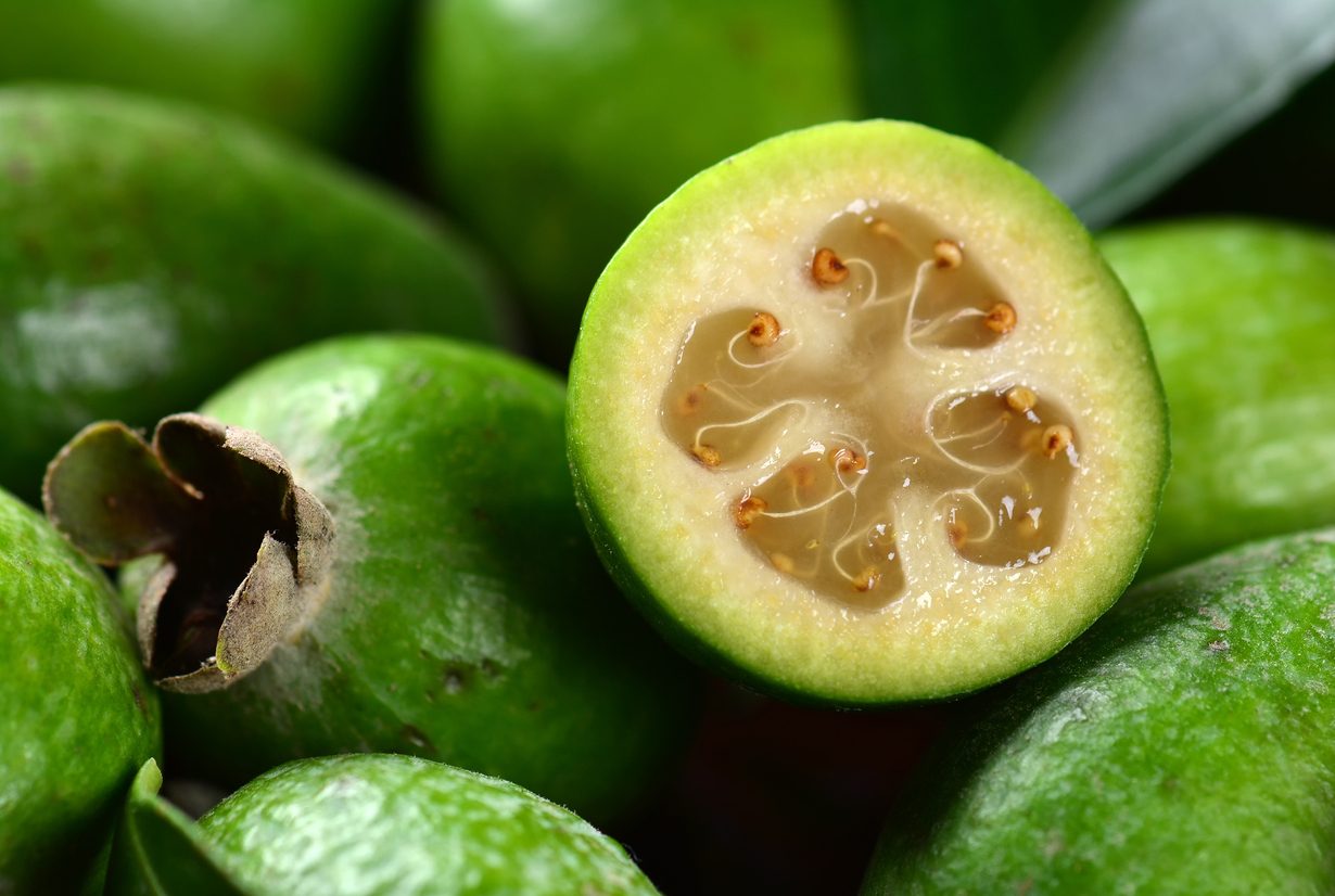 Chutí připomíná směs jablka, ananasu a banánu. Je bohatý na vlákninu a železo a po konzumaci podporuje normální funkci střev.