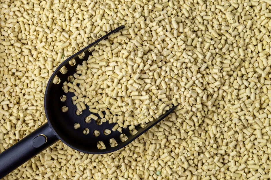 Skvěle topí a stojí dvakrát méně. Tato alternativa k peletám příjemně překvapí majitele domů.