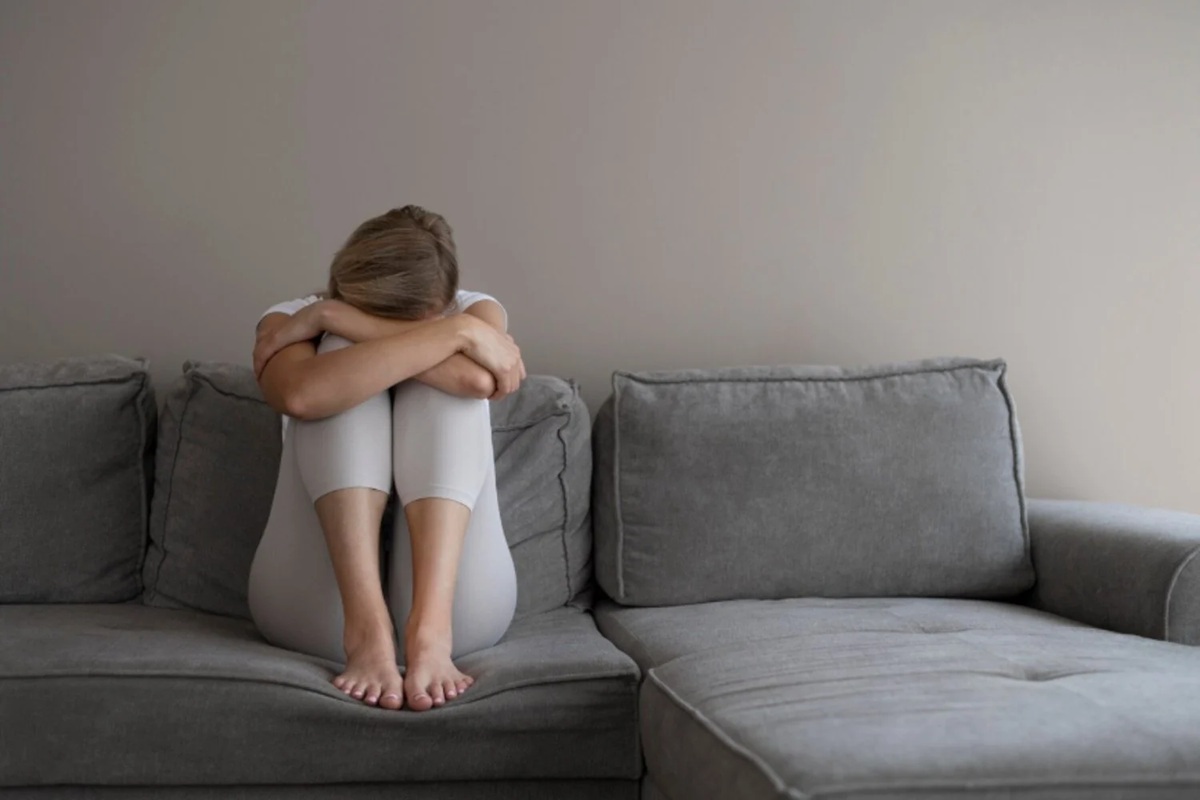 Když se mozek brání tím, že útočí sám na sebe: skrytý význam sebesabotáže.