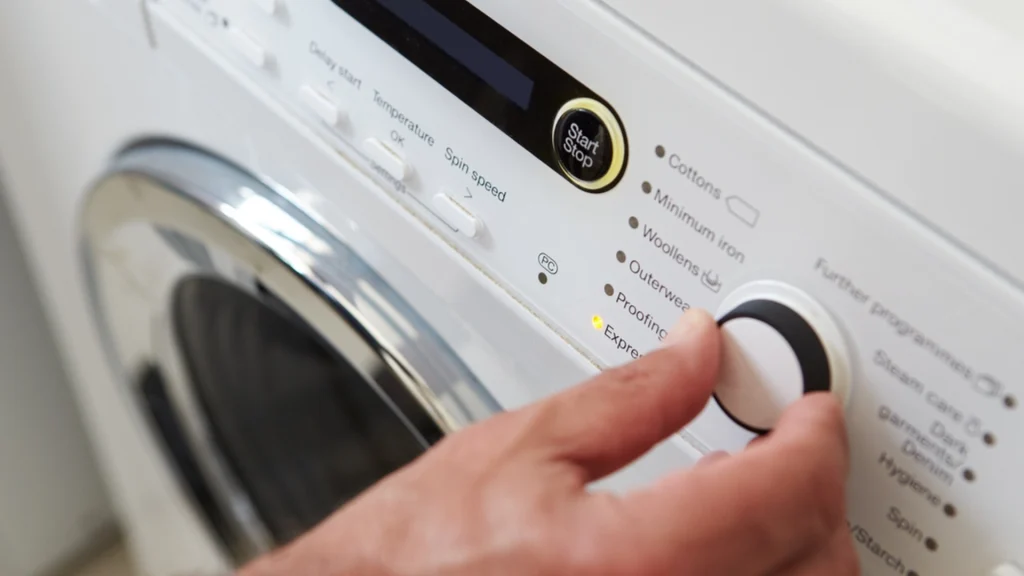 Měli bychom s tím přestat, ale mnozí to přesto dělají: proto byste neměli prát ručníky při teplotě 60 stupňů