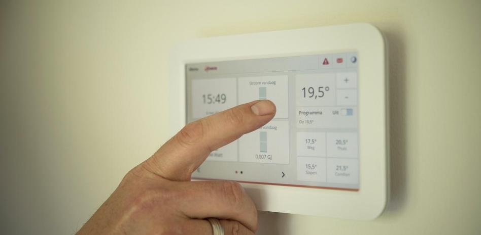 Inženýr-technolog: „Tvrzení, že neustálé zapnuté topení pomáhá šetřit energii, je z hlediska úspory energie nesprávné.“