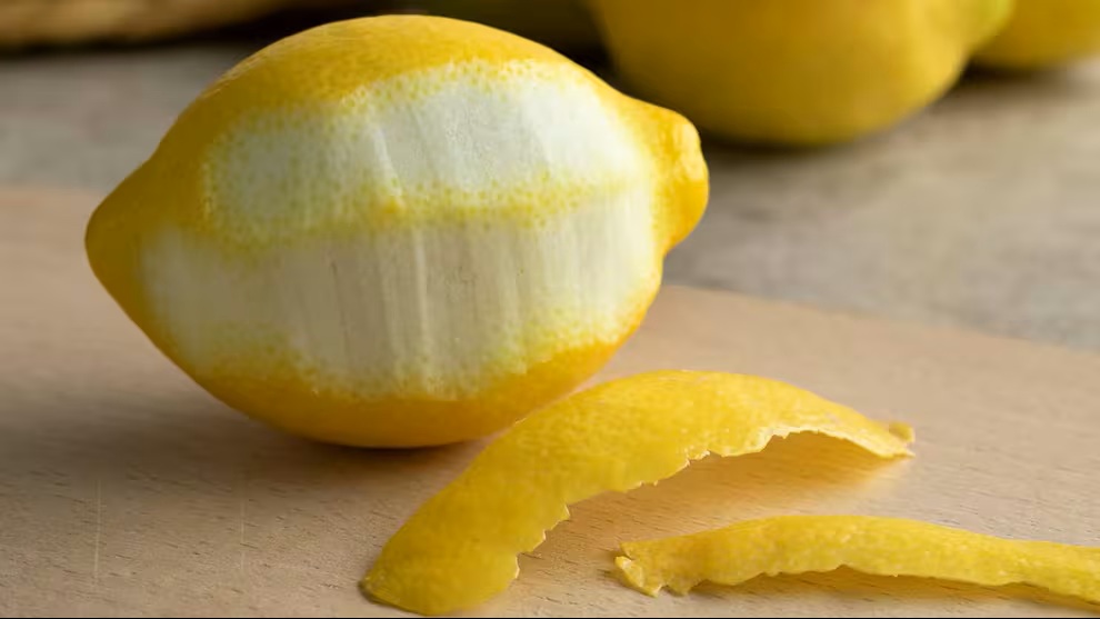 Je to v módě. Vaření citronové kůry, eukalyptu a octa: proč je to prospěšné a proč se to doporučuje