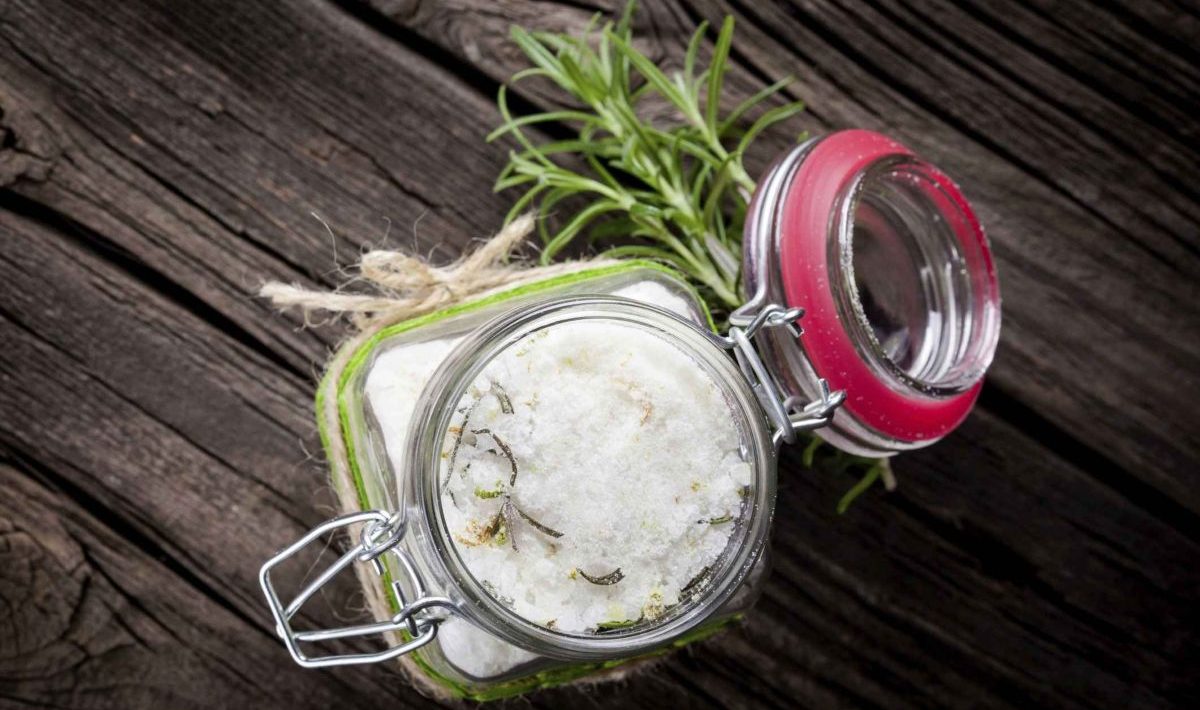 Sodík hydrogenuhličitan a rozmarýn: k čemu slouží jejich kombinace a jaké jsou její výhody?