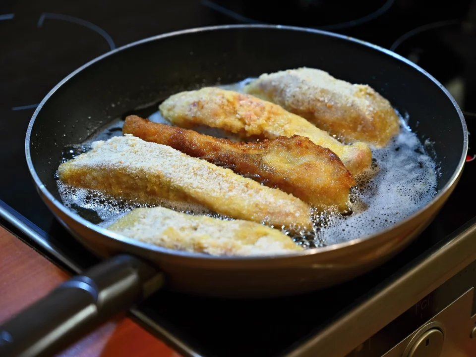 Moje babička to dělávala před svátky. Jeden trik odstraní zápach smažení během několika minut