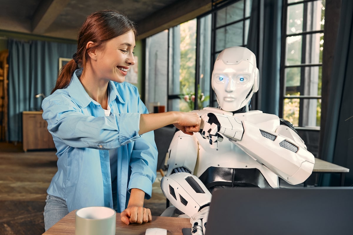 Studie ukázala, že každý třetí člověk používá AI pro emocionální podporu a komunikaci.