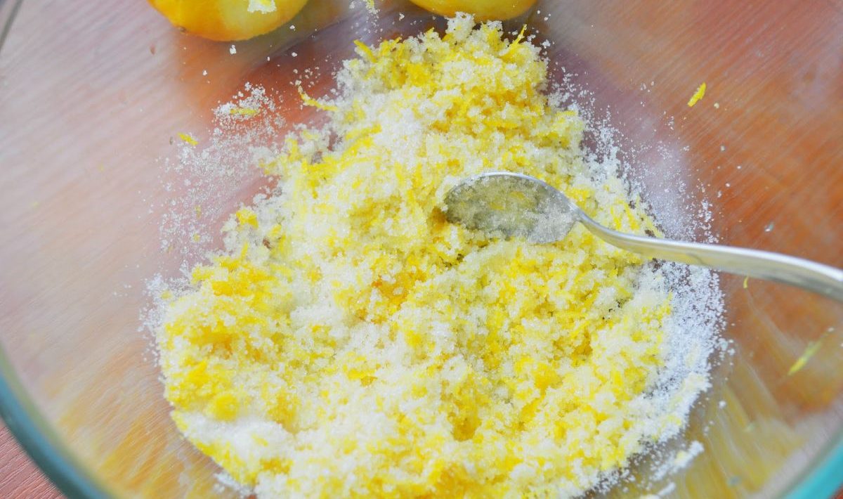 Smíchání citronové kůry s jedlou sodou: k čemu to je dobré a proč to dělat.