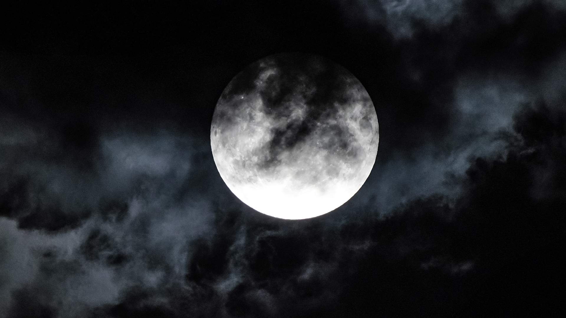 Kdy bude v prosinci 2025 úplněk?