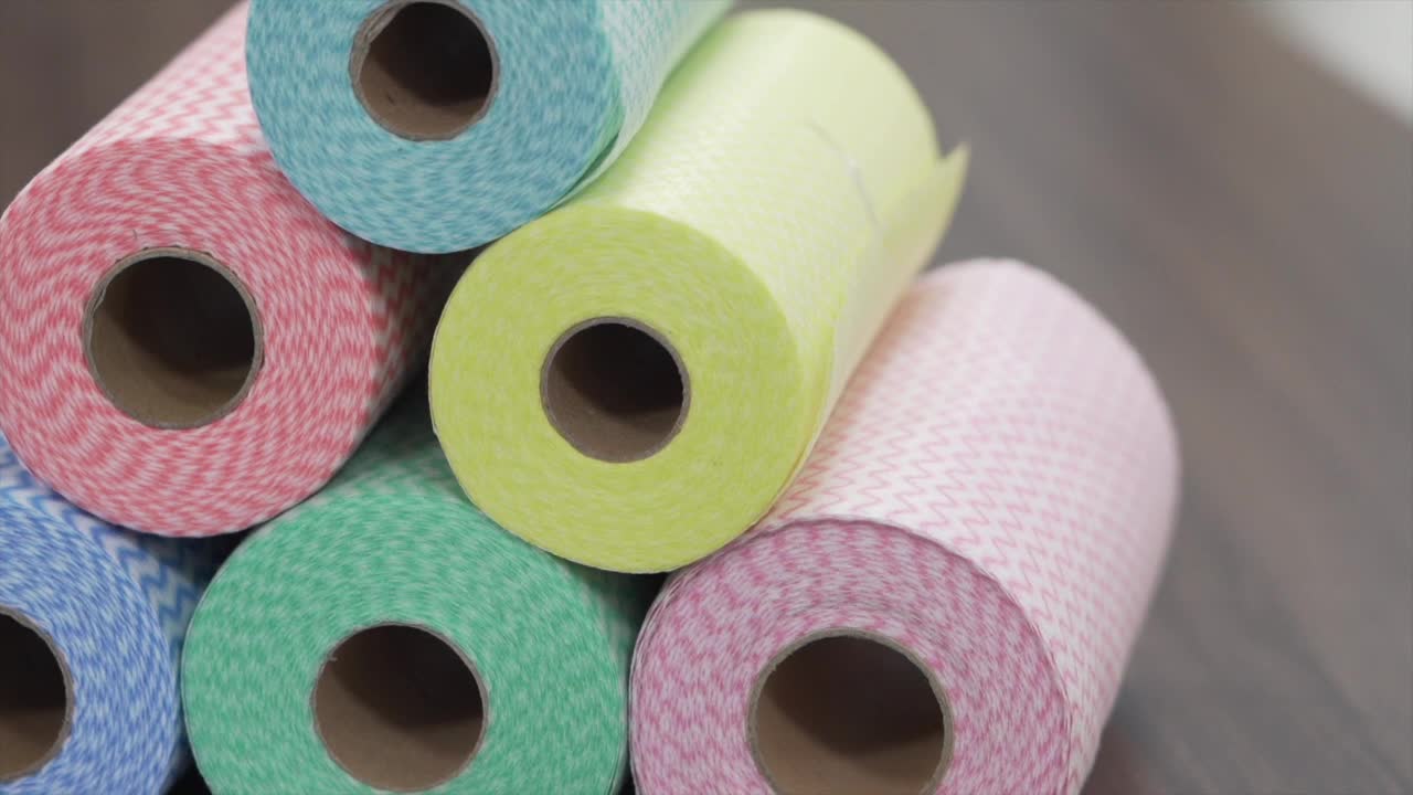 Kuchyňské utěrky jsou minulostí: nový, úspornější vynález si získává popularitu v domácnostech.