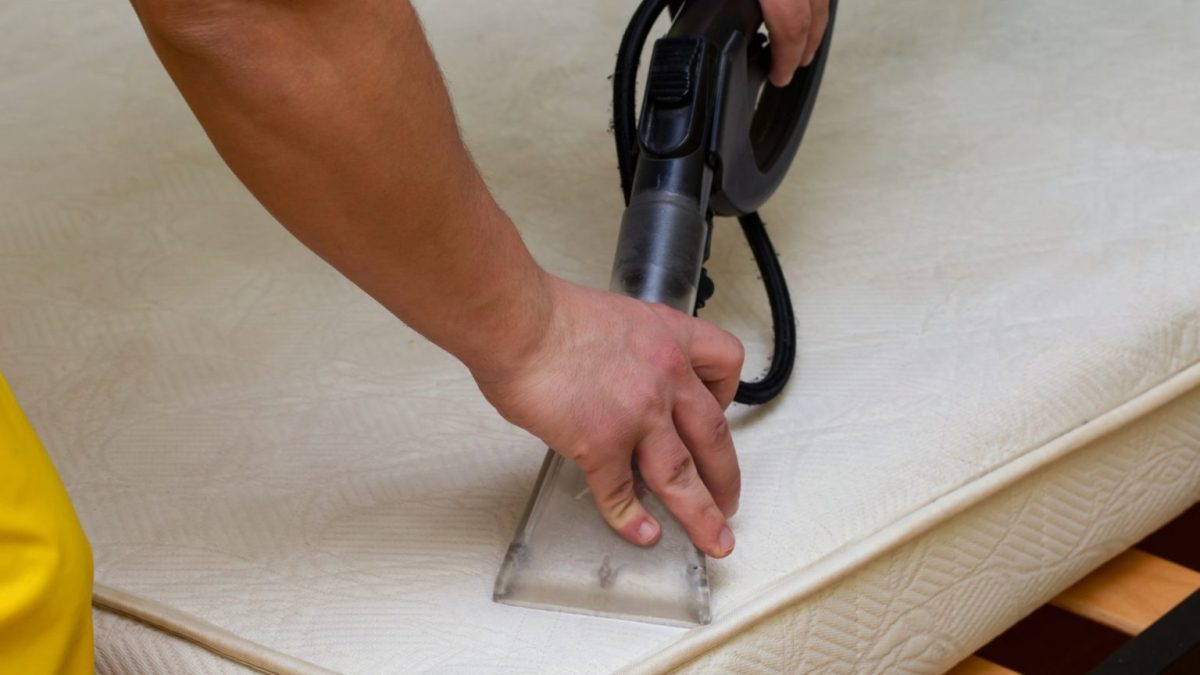 Posypání matrace jedlou sodou: proč to udělat a jaké jsou výhody?