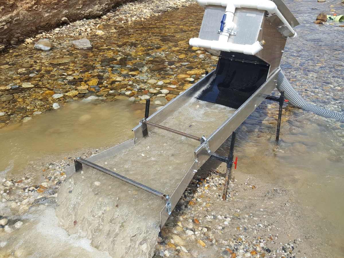 Byla objevena řeka plná zlata, obsahující stovky zlatých zrn v hodnotě milionů dolarů.