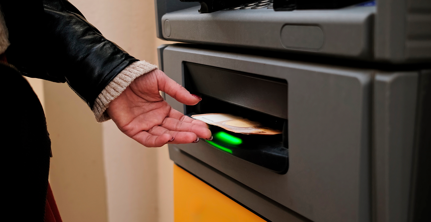 Bankomaty: co v žádném případě nesmíte zapomenout při výběru peněz, abyste se vyhnuli podvodům