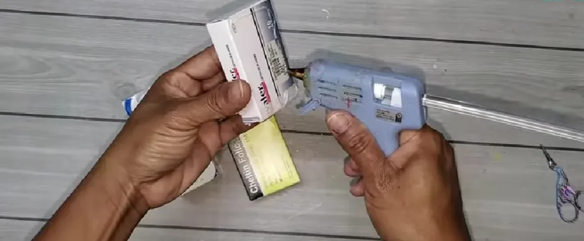 Recyklace: Jak vyrobit vánoční ozdoby z prázdných krabiček od léků a kartonových trubiček od toaletního papíru.