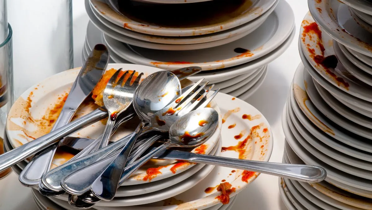 Jak vrátit lesk příborům a nechat je dokonale čisté na novoroční večeři.