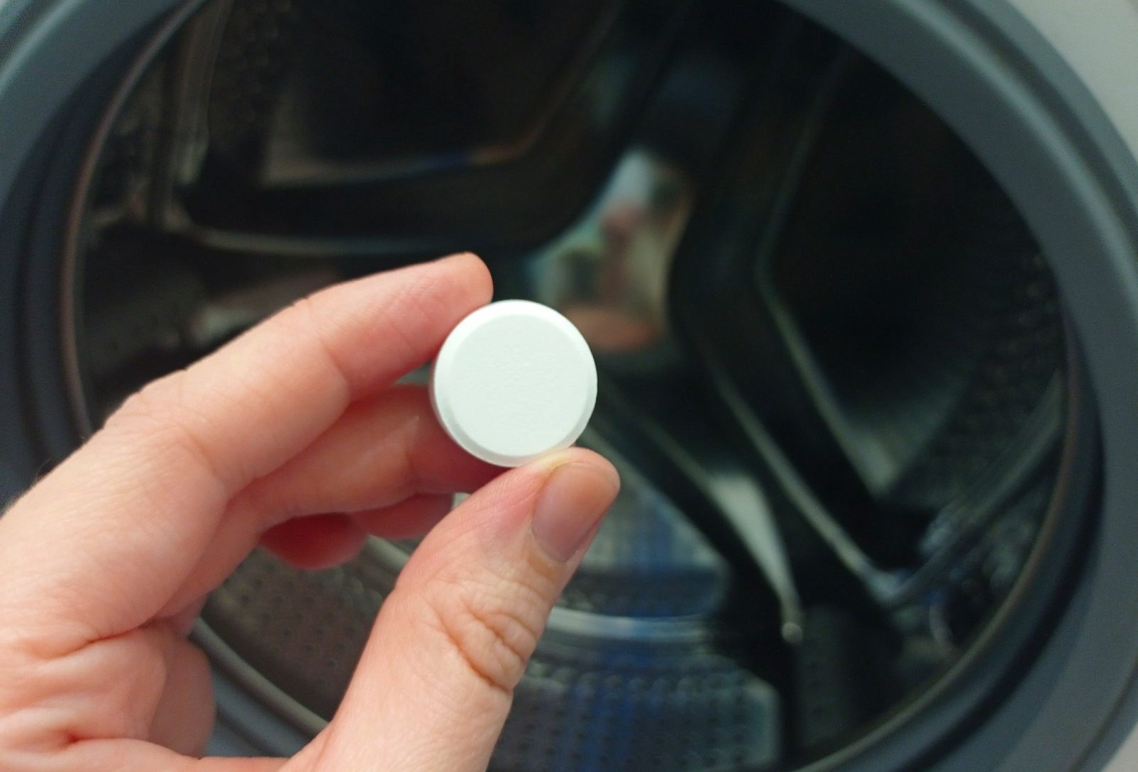 Vložila jsem několik tablet do pračky a prádlo je nyní zářivě bílé.