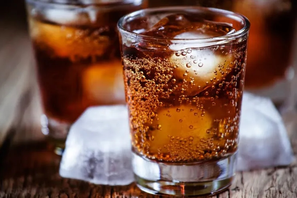 Jak použít sodu k odpuzování mravenců ze zahrady.