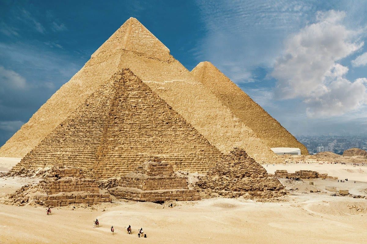Proč se královské hrobky starověkého Egypta nazývají pyramidami?