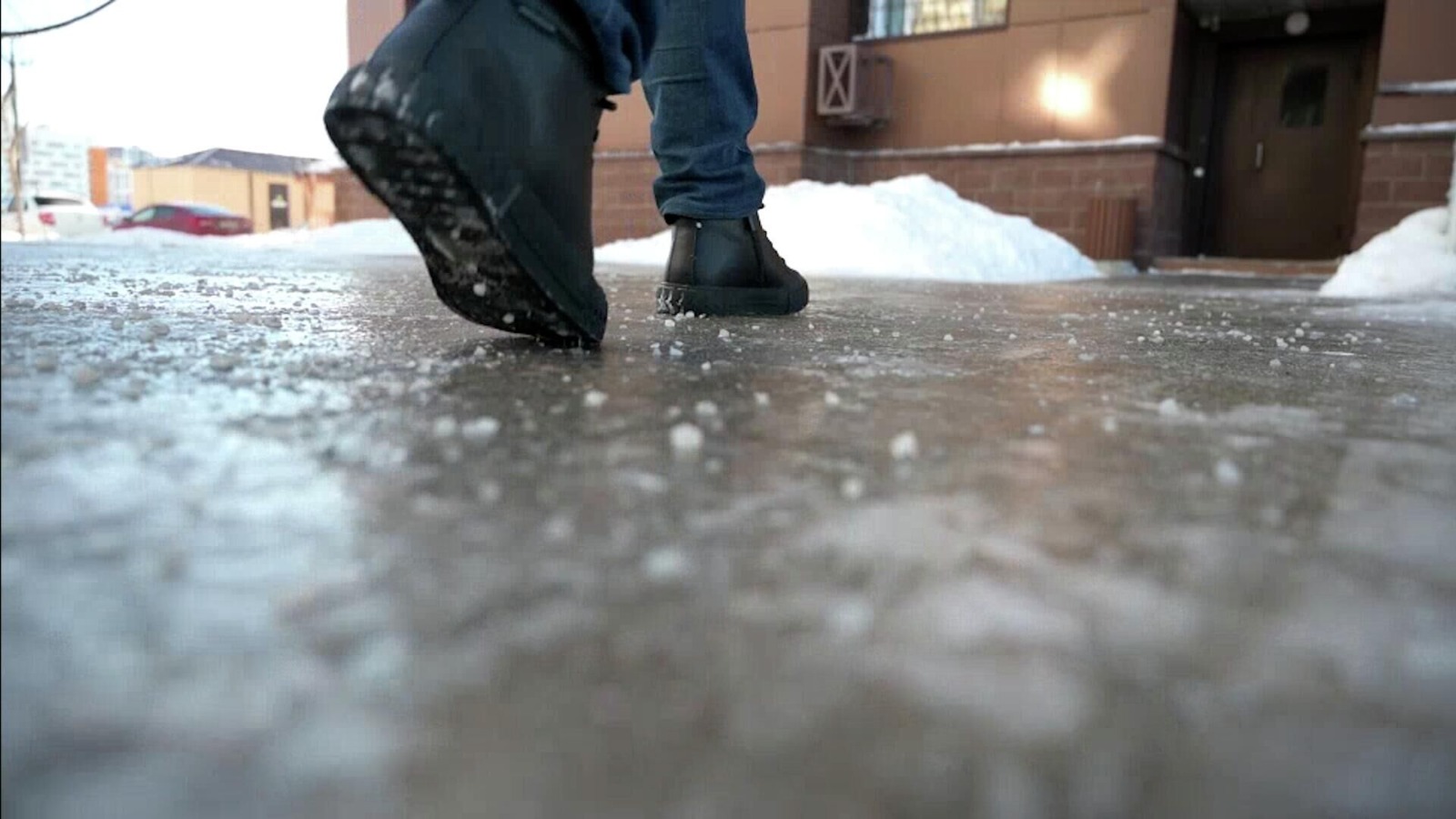 Přejedu vatou po podrážce – a už nekloužu ani na zledovatělém svahu: vystačí to na celou zimu