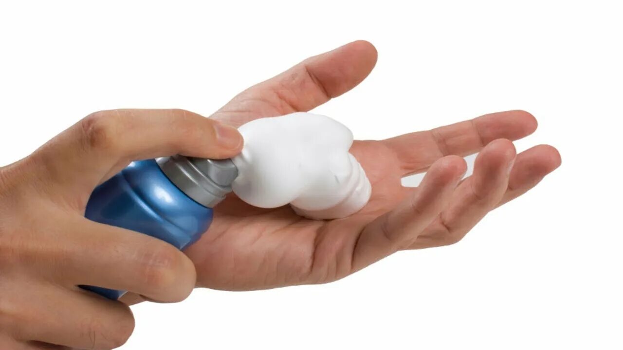 Vytlačte přípravek, naneste tenkou vrstvu a otřete. Zrcadlo nejen zazáří, ale také přestane zamlžovat.