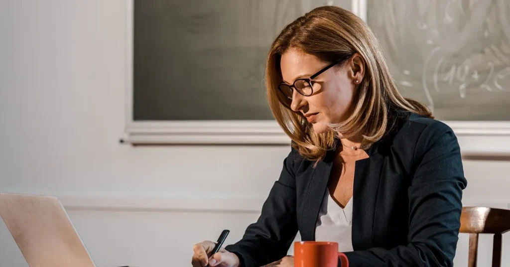 „Jsou to pokrytci, ne hrdinové.“ Učitel vysvětluje, proč učitelé v této zemi téměř nikdy nezůstávají v práci déle.