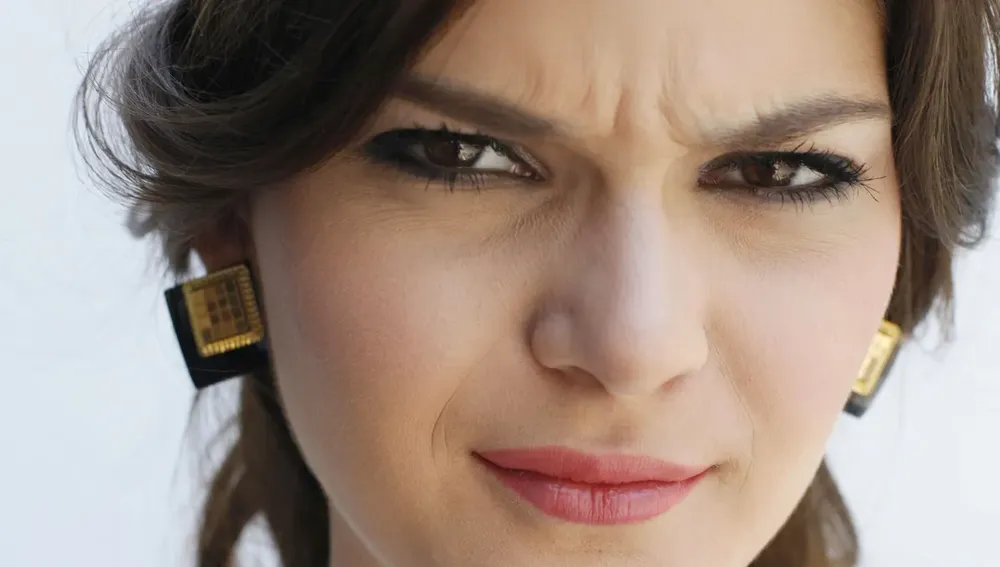 Psychologie si všímá pohybu obočí, který prozrazuje nejistotu: objevuje se předtím, než člověk promluví.