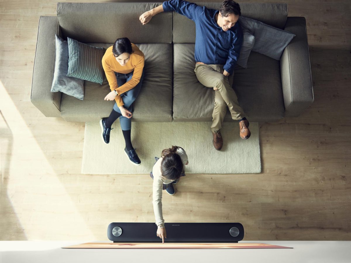 Správná vzdálenost mezi pohovkou a televizorem: jednoduchý průvodce výběrem velikosti