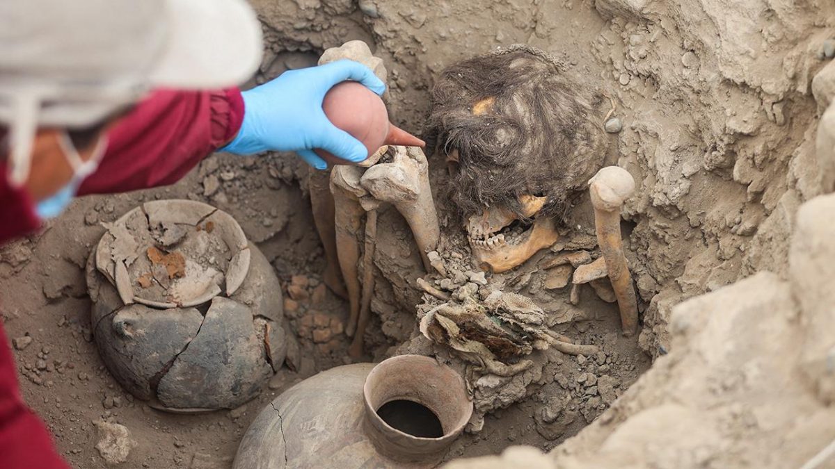 Archeologický obrat: náramek nalezený v ženském hrobě změnil historii bronzové doby