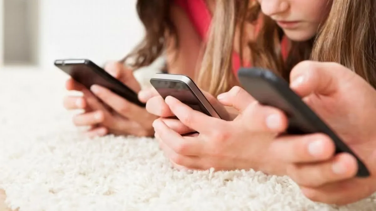 Mobilní telefony, závislost a zklamání: dohoda mezi rodiči, která odhalila tichou krizi