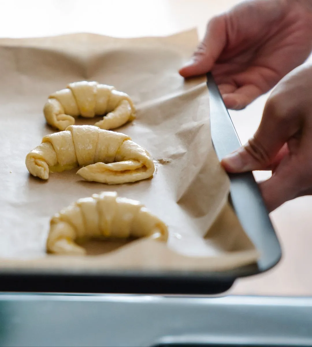 Odborníci otestovali papír na pečení. Důrazně nedoporučují používat tuto známou značku.